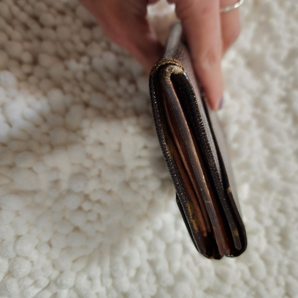 Authentic Louis Vitton Wallet - Picture 5 of 13